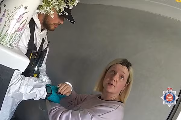 Tại tòa, Virginia không hề tỏ ra ăn năn trước những hành động của mình, cho đến khi đoạn ghi âm mô tả chi tiết cách cô ta sát hại mẹ được phát lại, Virginia mới bắt đầu khóc.