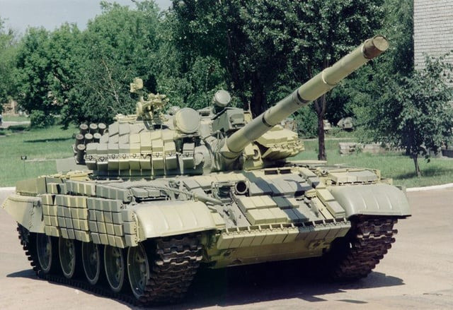 Trong tình huống Leopard 1 được phủ hoàn toàn bằng Kontakt-1, lớp giáp phản ứng cung cấp khả năng phòng thủ ban đầu bằng cách tạo ra sóng xung kích để chống lại sự xâm nhập. Tuy nhiên, ngay cả khi được phủ đầy đủ, Kontakt-1 vẫn không thể chống lại các cuộc tấn công theo phương thẳng đứng từ các loại UAV.