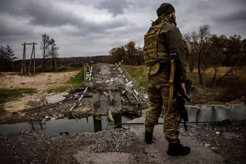 Sau đó, điều này đã giúp mở rộng bàn đạp tấn công. Hiện tại, Quân đội Nga kiểm soát ít nhất 5 km bờ đông sông Oskol trong khu vực này, từ ga đường sắt “Skorostnoy” đến làng Zagryzovo. Ảnh: Getty Images.