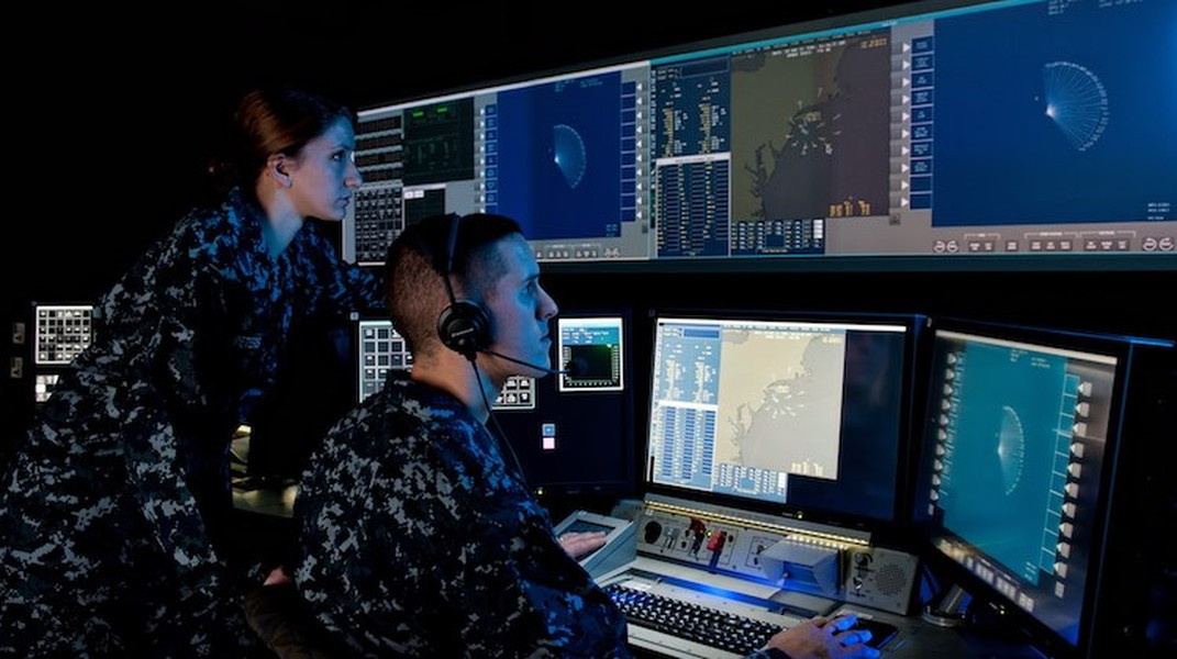 "Tên lửa SM-6 và SM-2 Block IIIC sẽ giúp hải quân Australia tấn công mục tiêu trên không, trên biển và trên đất liền từ khoảng cách xa, đồng thời cung cấp năng lực phòng thủ trước tên lửa đạn đạo đang lao xuống mục tiêu", ông Marles khẳng định.