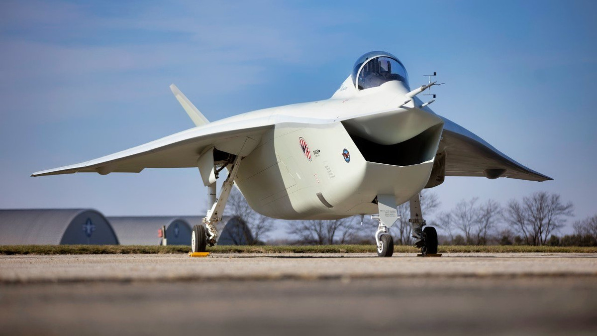 YF-118G được trang bị động cơ Pratt &amp; Whitney JT15D-5C, cho phép đạt tốc độ tối đa 480 km/h và trần bay 6.000m. Dù không sở hữu công nghệ "tàng hình hoàn toàn" như trong phim khoa học viễn tưởng, chiếc máy bay này đã đưa công nghệ tàng hình của Mỹ lên một tầm cao mới. Với tốc độ và độ cao giới hạn, YF-118G không được thiết kế cho chiến đấu, mà để kiểm nghiệm các ý tưởng mang tính cách mạng.