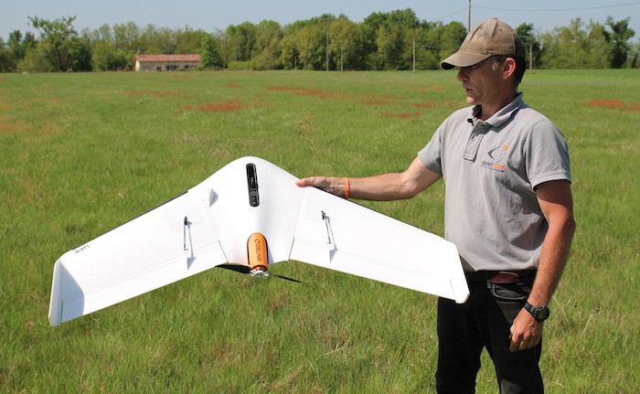 Kể từ khi xung đột Ukraine nổ ra, máy bay không người lái đã được sử dụng rộng rãi trong các hoạt động quân sự. Chúng cung cấp khả năng trinh sát và tấn công chính xác tương tự như tên lửa truyền thống, nhưng với chi phí sản xuất thấp hơn nhiều.