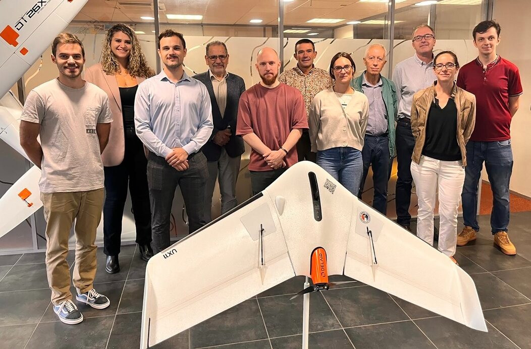 Khi công nghệ máy bay không người lái ngày càng tiến bộ, những cải tiến về khả năng tự chủ, dẫn đường và khả năng bầy đàn đã làm nổi bật vai trò của chúng trong chiến tranh truyền thống và chiến tranh hiện đại.