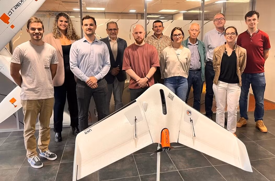 Khi công nghệ máy bay không người lái ngày càng tiến bộ, những cải tiến về khả năng tự chủ, dẫn đường và khả năng bầy đàn đã làm nổi bật vai trò của chúng trong chiến tranh truyền thống và chiến tranh hiện đại.