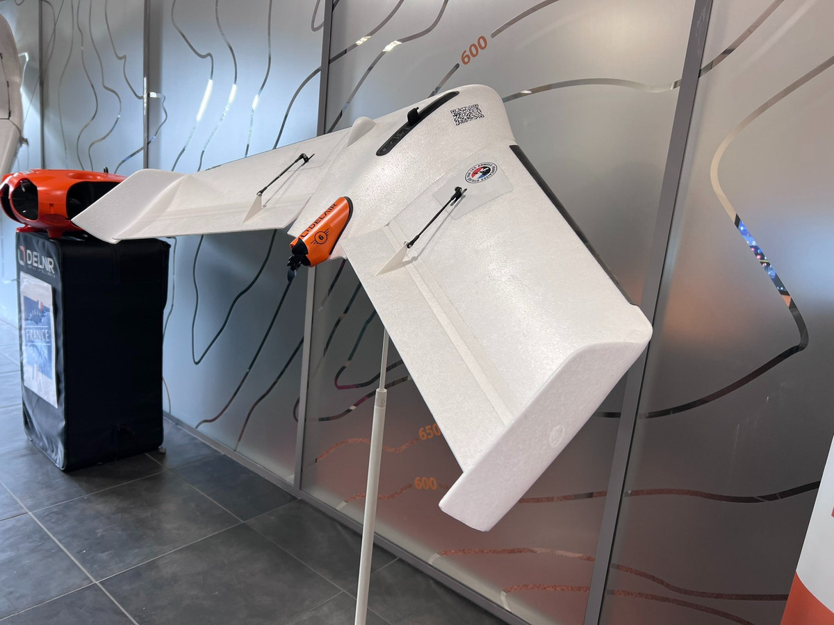 Trước đây, Delair tập trung vào sản xuất máy bay không người lái dân dụng, nhưng khi xung đột ở Ukraine xảy ra, Delair đã điều chỉnh mẫu UX11 của mình, bằng cách tích hợp khả năng mang thuốc nổ 500 gram cho các nhiệm vụ cảm tử. Ảnh: X.