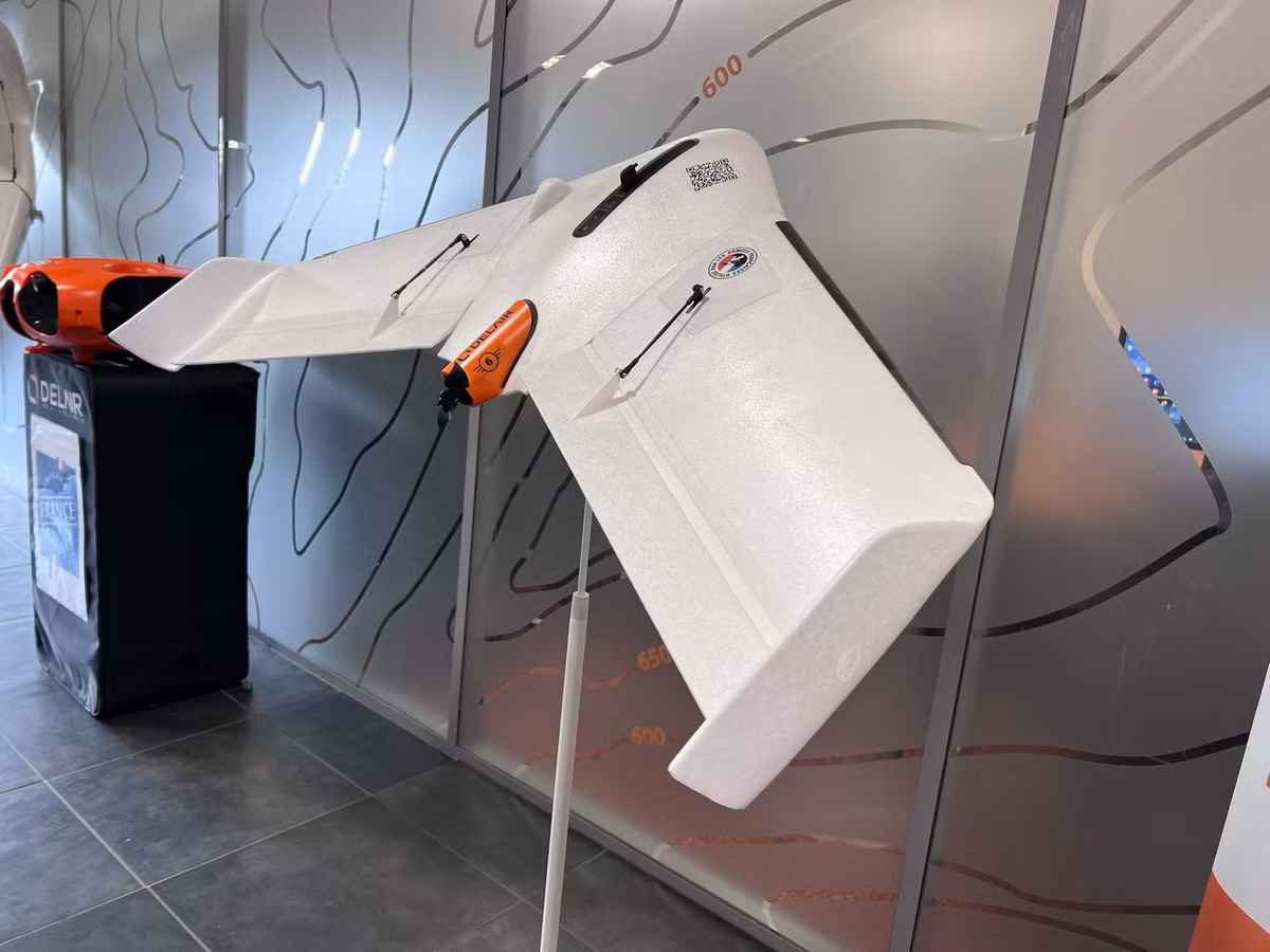 Trước đây, Delair tập trung vào sản xuất máy bay không người lái dân dụng, nhưng khi xung đột ở Ukraine xảy ra, Delair đã điều chỉnh mẫu UX11 của mình, bằng cách tích hợp khả năng mang thuốc nổ 500 gram cho các nhiệm vụ cảm tử. Ảnh: X.