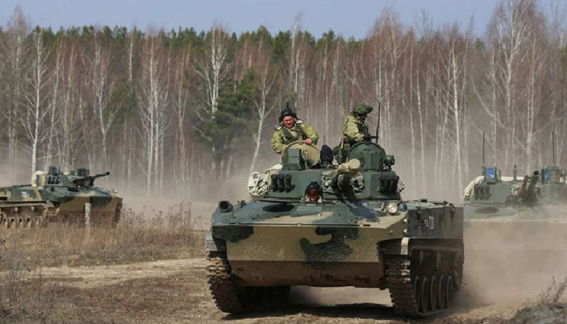 Tất nhiên, cuộc tấn công của quân Nga cũng không phải hoàn toàn suôn sẻ. Theo hãng tin Ukrinform, quân Nga lại một lần nữa sử dụng chiến thuật biển người. Do trong vài tuần trước, quân Nga đã mất quá nhiều xe bọc thép để đảm bảo tiến độ tấn công Pokrovsk, họ đã khôi phục các cuộc tấn công quy mô lớn bằng bộ binh. Ảnh: Pravda.