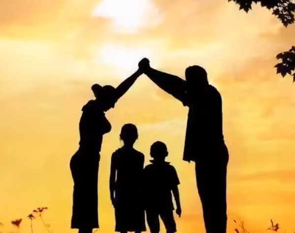 Dù không thể ở bên cạnh cha ruột, Hướng Quân vẫn hứa sẽ hỗ trợ ông về vật chất để báo hiếu. Các cư dân mạng khen ngợi Hướng Quân là người có lòng bao dung và thấu hiểu. Câu chuyện cũng là một lời nhắc nhở về sự nguy hại của bạo lực gia đình, không chỉ để lại thương tổn trên cơ thể mà còn tạo vết thương sâu sắc trong lòng người thân.