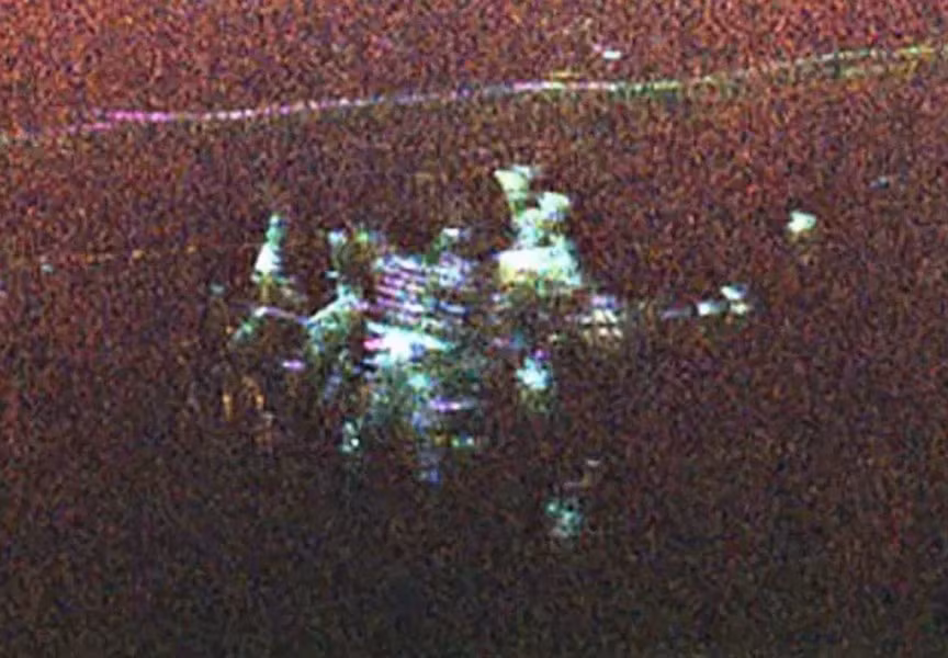 Căn cứ này từng là nơi sinh sống của khoảng 200 quân nhân và được cung cấp năng lượng bởi một lò phản ứng hạt nhân và bị bỏ hoang vào năm 1967.