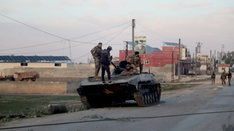 Điều đáng chú ý là cơ quan tình báo Syria mới đây tiết lộ phiến quân đã bắt đầu tiến sâu về phía đông bắc Hama dọc theo quốc lộ 42. Mặc dù lực lượng chính phủ đã nhiều lần chiến đấu theo hướng này nhưng vẫn không thể đánh bại được cuộc tấn công của phiến quân. Ảnh: Getty Images.