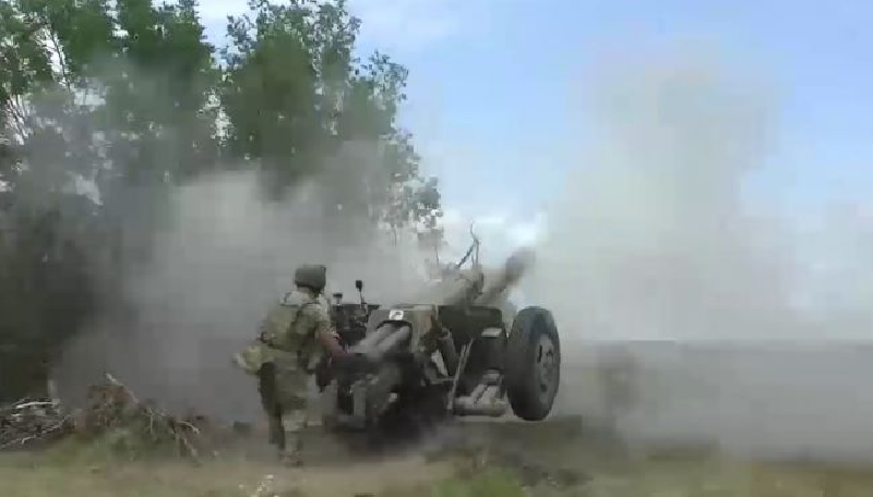 Nhóm quân Ukraine ở phía nam Kurakhove đã bị bao vây và các tuyến đường thoát hiểm có thể nằm trong tầm kiểm soát hỏa lực của Quân đội Nga. Điều này được Vladimir Rogov, một thành viên của Phòng Công cộng Nga, đưa tin. Ảnh: Bộ Quốc phòng Nga.