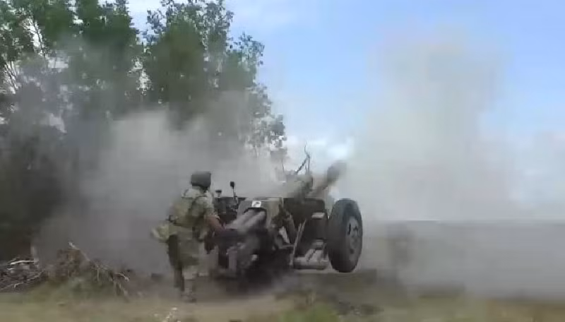 Nhóm quân Ukraine ở phía nam Kurakhove đã bị bao vây và các tuyến đường thoát hiểm có thể nằm trong tầm kiểm soát hỏa lực của Quân đội Nga. Điều này được Vladimir Rogov, một thành viên của Phòng Công cộng Nga, đưa tin. Ảnh: Bộ Quốc phòng Nga.