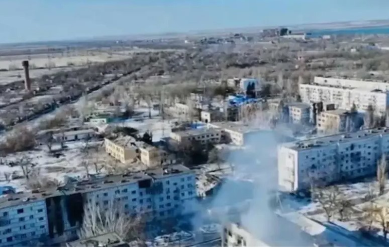 Theo Nazar Voloshyn, phát ngôn viên Nhóm tác chiến Khortytsia của Ukraine, sau khi chiếm được khu vực trung tâm thành phố, quân Nga đã giảm nhịp độ tấn công trực diện vào các khu vực khác của Kurakhove, thay vào đó chuyển sang chiến lược cắt đứt tuyến đường tiếp tế của khu vực này về mặt địa lý. Ảnh: Pravda.ru.