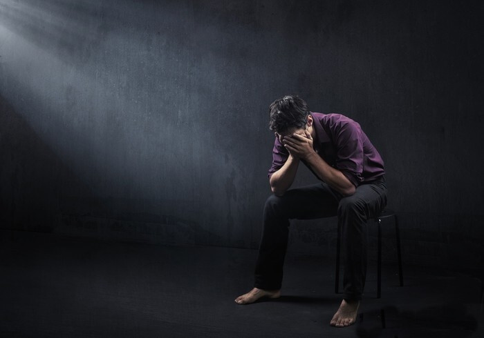 Tâm lý tội phạm cho thấy, nhiều người gây án có thể tìm cách trốn tránh luật pháp, nhưng khó mà lẩn tránh khỏi sự đeo bám của tội ác chính mình đã gây ra. Việc Jamlong liên tục bị ám ảnh bởi bóng hình nạn nhân không chỉ là cảm giác tội lỗi, mà còn là sự trừng phạt vô hình.