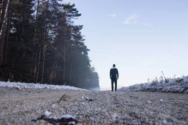 Ngay sau khi gây án, Jamlong nhanh chóng rời khỏi hiện trường và bắt đầu cuộc đời trốn chạy kéo dài suốt gần hai thập kỷ. Trong suốt quãng thời gian này, Jamlong thường xuyên thay đổi nơi ở, sống dưới danh tính giả và duy trì một cuộc sống ẩn dật. Tuy nhiên, dù đã cố gắng trốn tránh công lý, ông lại không thể thoát khỏi sự ám ảnh do tội ác của mình gây ra.