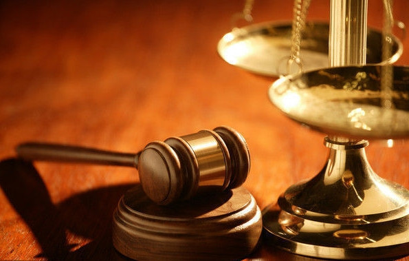 Theo truyền thông địa phương, bé gái được phát hiện mắc viêm âm đạo vào tháng 6 năm nay. Tuy nhiên, không có bác sĩ nào báo cáo tình trạng này cho cơ quan công an.