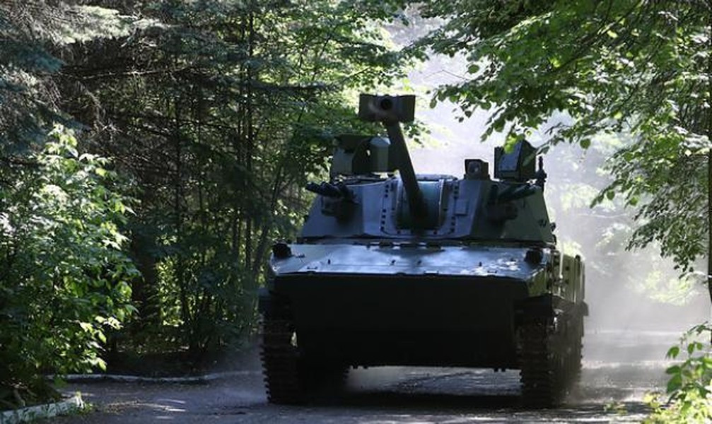 Lotos sử dụng khung gầm xe chiến đấu đổ bộ đường không BMD-4M, có thể vừa bơi vừa nhảy dù từ máy bay vận tải. Xe sử dụng động cơ diesel 2B-06-2 công suất 450 mã lực, cung cấp tốc độ tối đa 70 km/h trên đường bằng và 40 km/h trên đường địa hình.