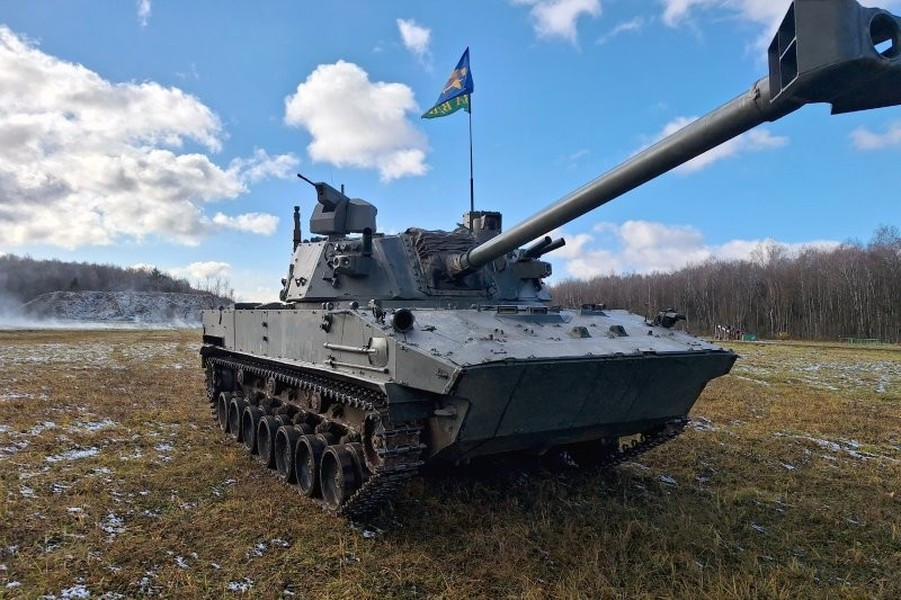 Bên cạnh đó, hệ thống súng cối tự hành 2S42 Lotos còn sở hữu ưu điểm lớn là có thể điều khiển từ xa, tức là tổ lái sẽ trú ẩn ở một nơi an toàn và kiểm soát hỏa lực của Lotos từ đó, giảm thiểu rủi ro khi bị đối phương phản kích.