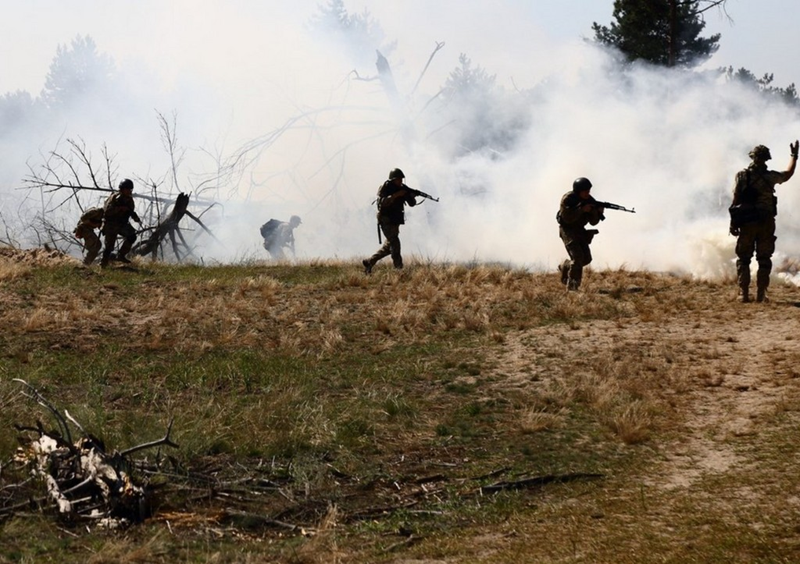 Do đó, nhiều chuyên gia dự đoán rằng sau khi quân Nga chiếm được Nikolayevka, họ sẽ cắt đứt tuyến đường dẫn tới 4 ngôi làng ở phía bắc, bao gồm Pogrebki, để hỗ trợ quân Nga ở phía bắc ưu tiên chiếm lấy những ngôi làng này trước, rồi mới xem xét đến việc tấn công Malaya Loknya. Ảnh: News.ru.