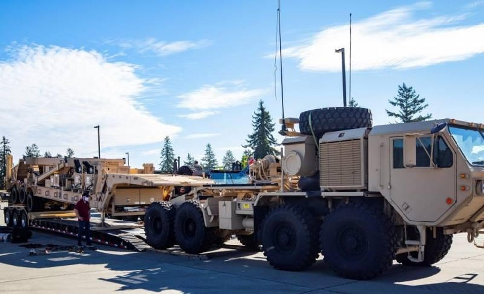 Dự kiến tổ hợp Dark Eagle đầu tiên sẽ được triển khai ở Đức trong khu vực bố trí hệ thống phòng thủ tên lửa, điều này cho thấy mong muốn của Bộ chỉ huy Mỹ là bảo đảm an toàn cho vũ khí mới càng nhiều càng tốt trước nguy cơ xảy ra cuộc tấn công đường không từ Nga.