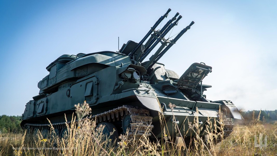 Mặc dù có tầm bắn hiệu quả ngắn hơn ZSU-57-2 nhưng ZSU-23-4 vẫn được đánh giá tốt hơn nhiều nhờ tốc độ bắn cao và được trang bị radar điều khiển hỏa lực có thể theo dõi mục tiêu từ cự ly 6 - 10 km.