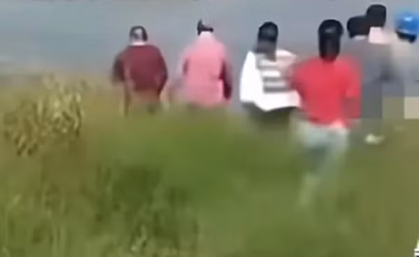 Sự việc đau lòng này là hồi chuông cảnh tỉnh cho phụ huynh và nhà trường trong việc đối xử với tình cảm tuổi học trò. Chuyên gia tâm lý cho rằng, việc yêu sớm không phải điều xấu mà là một phần tất yếu trong sự phát triển tâm lý. Thay vì trách mắng hay bạo lực, người lớn cần hướng dẫn trẻ cách quản lý cảm xúc, xây dựng sự tin tưởng và giao tiếp cởi mở với con cái.