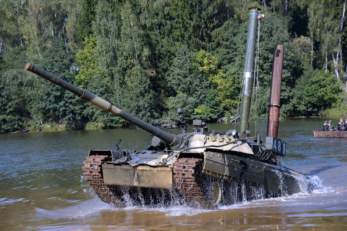 Ngoài ra, vị chỉ huy này còn nhận xét trong một cuộc phỏng vấn với truyền thông địa phương rằng. “Những chiếc Leopard luôn bị kẹt trong bùn. Xe của chúng tôi, với động cơ tua-bin khí, không hề nao núng trước bùn đất hay tuyết tan, nó lướt qua mọi chướng ngại vật trong mọi điều kiện thời tiết”.