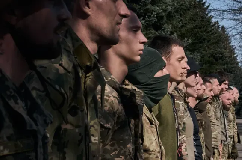 Theo thống kê từ Văn phòng Tổng công tố Ukraine, kể từ khi Nga bắt đầu chiến dịch quân sự vào tháng 2/2022, ít nhất 100.000 người Ukraine đã bị truy tố vì tội đào ngũ, trong đó gần một nửa xảy ra trong các nhiệm vụ trên chiến trường vào năm ngoái. Ảnh: Getty Images.