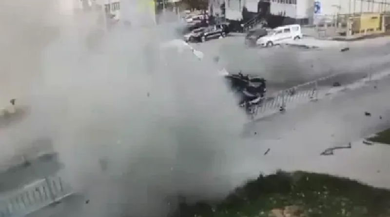 Vụ tấn công bằng bom lần này của Ukraine, được thực hiện theo phương thức đánh bom xe do lực lượng vũ trang cực đoan tiến hành, cho thấy Tổng thống Zelensky thực sự đang rất cấp bách. Ukraine hiện đã sử dụng cả những biện pháp tấn công cực đoan, điều này cho thấy nước này không còn quan tâm đến bất kỳ giới hạn nào nữa, sẵn sàng làm mọi cách để xoay chuyển tình thế. Ảnh: FSB of Russia.