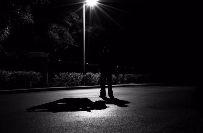 Tuy nhiên, một tin buồn khác lại đến, "Thẩm lão ngũ" đã qua đời vào năm 2015 do bệnh tật. Như vậy, kẻ thủ ác đã không thể bị trừng trị trước pháp luật. Qua lời kể của vợ "Thẩm lão ngũ", cảnh sát biết được chồng bà từng làm việc ở khu vực Bảo Sơn trước đây. Anh ta chỉ làm việc một vài năm rồi trở về quê và không bao giờ đi xa nữa. Số tiền Thẩm lão ngũ mang về không nhiều, khiến vợ anh ta nghi ngờ. Giờ đây, bà suy đoán rằng chồng mình có thể đã "bao nuôi" một người phụ nữ khác trong thời gian làm việc tại Thượng Hải.