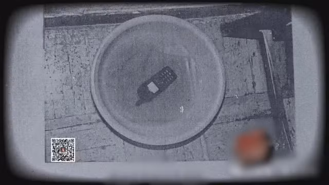 Tưởng chừng vụ án sẽ mãi chìm vào quên lãng, nào ngờ một bước ngoặt bất ngờ đã xảy ra. Vào ngày 1/7/2024, cảnh sát Bảo Sơn nhận được thông báo từ Bộ Công an. Một vụ trộm cắp ở Như Đông, Giang Tô, đã cung cấp một mẫu ADN có khả năng liên quan đến hung thủ trong vụ án mạng 23 năm trước. Mẫu ADN này thuộc về một người đàn ông tên Thi, 59 tuổi. Điều trùng hợp là, ngoại hình của Thi cũng khá giống với bức chân dung phác thảo năm xưa.