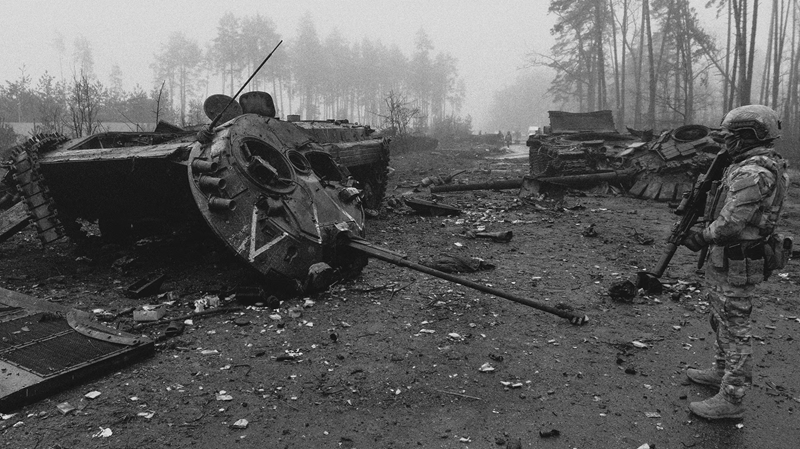 Mặc dù phải chịu tổn thất nặng nề dưới hỏa lực của quân Nga, nhưng ít nhất họ không bị tiêu diệt hoàn toàn. Nhờ vậy, tốc độ tiến công của quân Nga đã tăng lên, và hiện tại họ đã chiếm được làng Illinka và tiến vào làng Yelyzavetivka. Ảnh: Radio Svoboda.