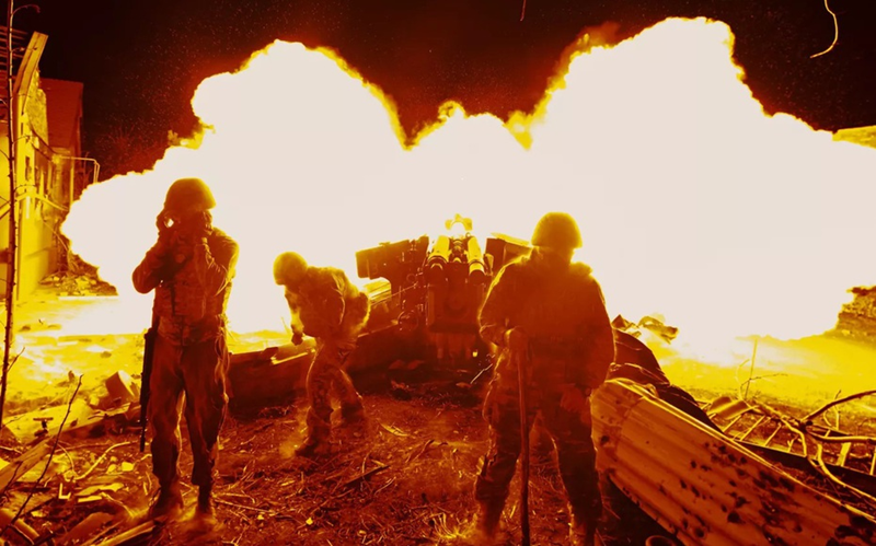 Cuộc tấn công của Quân đội Nga trên hướng Velikaya Novoselka mang tính chất kiềm chế, nhằm ngăn không cho Quân đội Ukraine ở đây hỗ trợ cho Kurakhove. Trước đó, Quân đội Nga sau khi chiếm được làng Yasna Polyana đã tiến về làng Lisivka, cố gắng cắt đứt tuyến đường hậu cần quan trọng nhất của Kurakhove, là cao tốc H15. Ảnh: Getty Images.