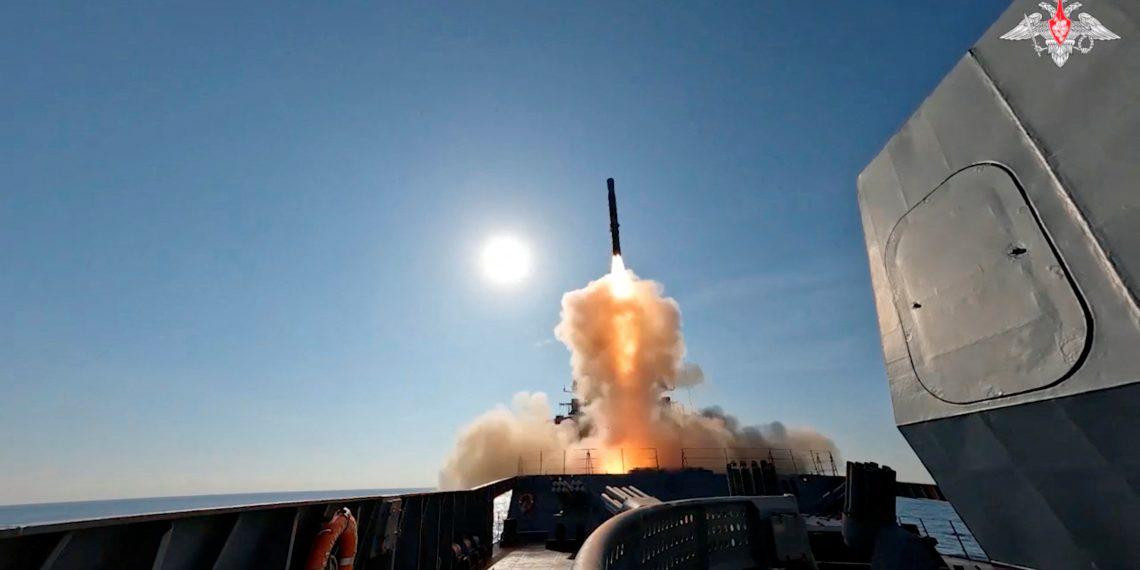 Tuy nhiên, tuyên bố của ông Borisov hoàn toàn mâu thuẫn với các nhận định từ chuyên gia phương Tây. Các chuyên gia phương Tây cho rằng tên lửa Oreshnik là một bước tiến mới trong chiến lược quân sự của Nga, nhưng không phải là một sự đổi mới công nghệ căn bản, mà là sự tiến hóa của các tên lửa hiện có mà Nga đang sử dụng.