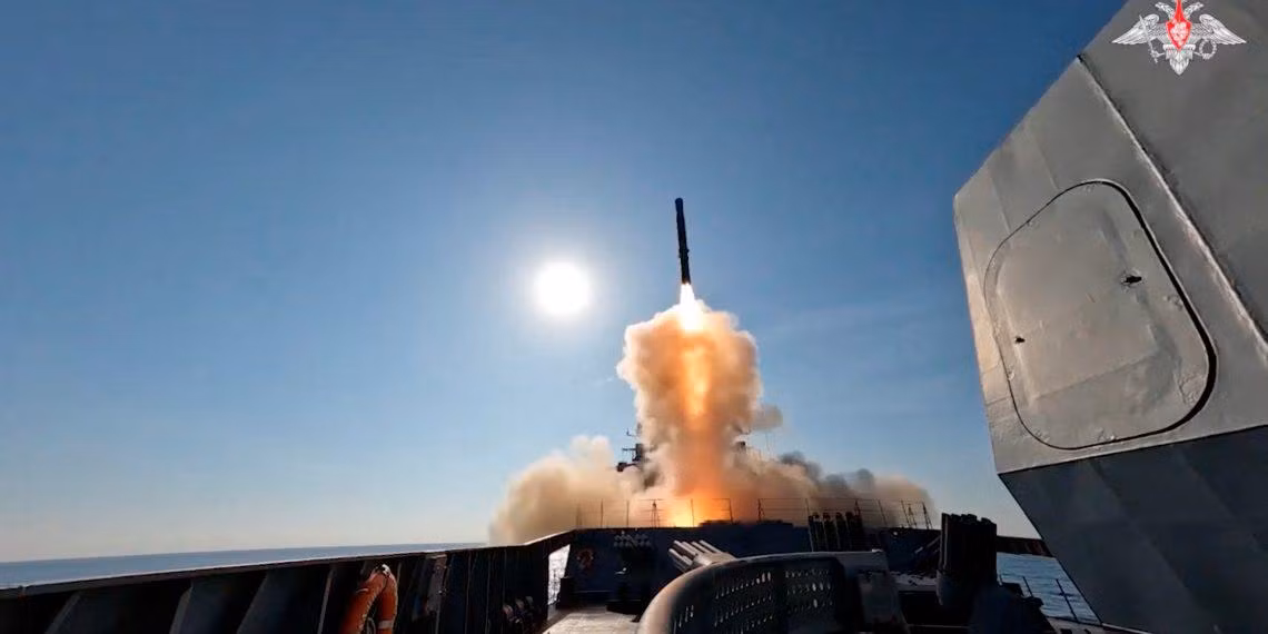 Tuy nhiên, tuyên bố của ông Borisov hoàn toàn mâu thuẫn với các nhận định từ chuyên gia phương Tây. Các chuyên gia phương Tây cho rằng tên lửa Oreshnik là một bước tiến mới trong chiến lược quân sự của Nga, nhưng không phải là một sự đổi mới công nghệ căn bản, mà là sự tiến hóa của các tên lửa hiện có mà Nga đang sử dụng.