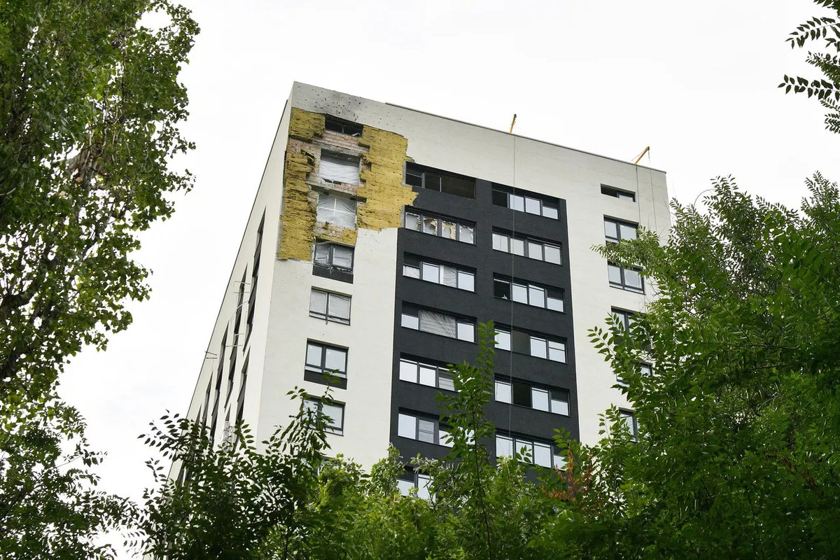 Ukraine hiện đang kỳ vọng rằng, với các cuộc tấn công liên tiếp vào lãnh thổ Nga, người dân Nga sẽ phải đối mặt trực tiếp với hậu quả của chiến tranh và có thể gây sức ép lên chính phủ để thay đổi chính sách. Tuy nhiên, cho đến nay, những nỗ lực này không đạt được kết quả như kỳ vọng. Trong khi đó, các lực lượng Nga đã giành lại được nhiều vùng lãnh thổ trong các cuộc phản công gần đây.