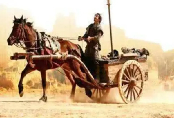 Đôi mắt người lính phu xe ánh lên sự phẫn nộ và khi đại tướng quân Hoa Nguyên chưa kịp hiểu chuyện gì đang diễn ra, Dương Châm đã điên cuồng thúc ngựa lao thẳng vào giữa hàng ngũ quân Trịnh.