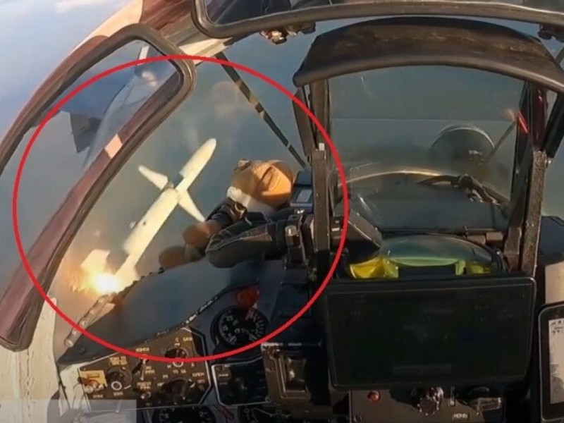 Hiện tại tên lửa chống radar AGM-88E mới có trong thành phần tác chiến của Hàng không Hải quân cũng như Hàng không Thủy quân Lục chiến Mỹ, bên cạnh đó là Không quân Ý và Đức.