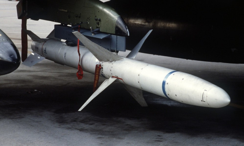 Tên lửa AGM-88E cũng được trang bị hệ thống kiểm tra kết quả, sẽ truyền dữ liệu mà đầu dò AR GOS ghi nhận trước khi tấn công, cho phép xác định xem có phá hủy thành công mục tiêu hay không.