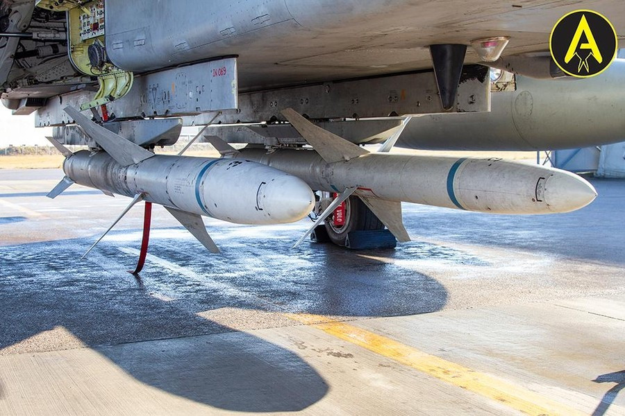 Điển hình như vào tháng 9/2015, một tên lửa AGM-88E đã bắn trúng con tàu mục tiêu khi đang di chuyển. Điều này chứng minh khả năng sử dụng AR GOS của đạn để phát hiện, xác định và tiêu diệt đối tượng di động.