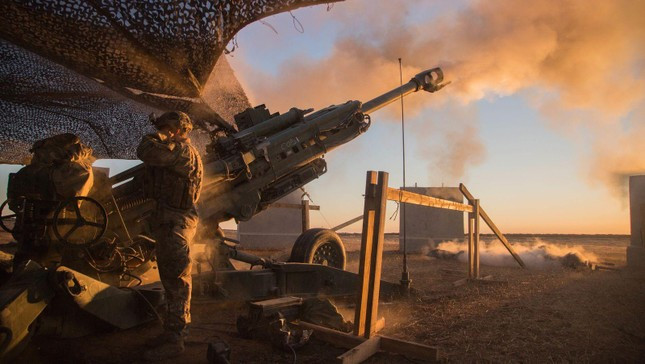 Tuy nhiên, M777 cũng có những hạn chế nhất định. Pháo kéo M777 được cho là kém linh hoạt hơn trên chiến trường so với các pháo tự hành như Caesar của Pháp hay Paladin của Mỹ, những hệ thống này có thể nhanh chóng di chuyển sau khi khai hỏa để tránh hỏa lực phản pháo của đối phương.