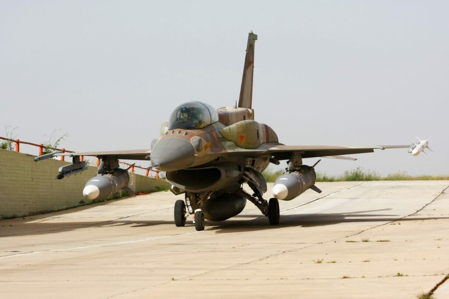 Giới chuyên gia quân sự quốc tế nhấn mạnh một lần nữa đó là loại đạn tấn công nói trên chính phiên bản sửa đổi từ tên lửa "bán đạn đạo" chiến thuật LORA (do có khả năng thực hiện đường bay rất linh hoạt), vốn thuộc dòng đất đối đất.