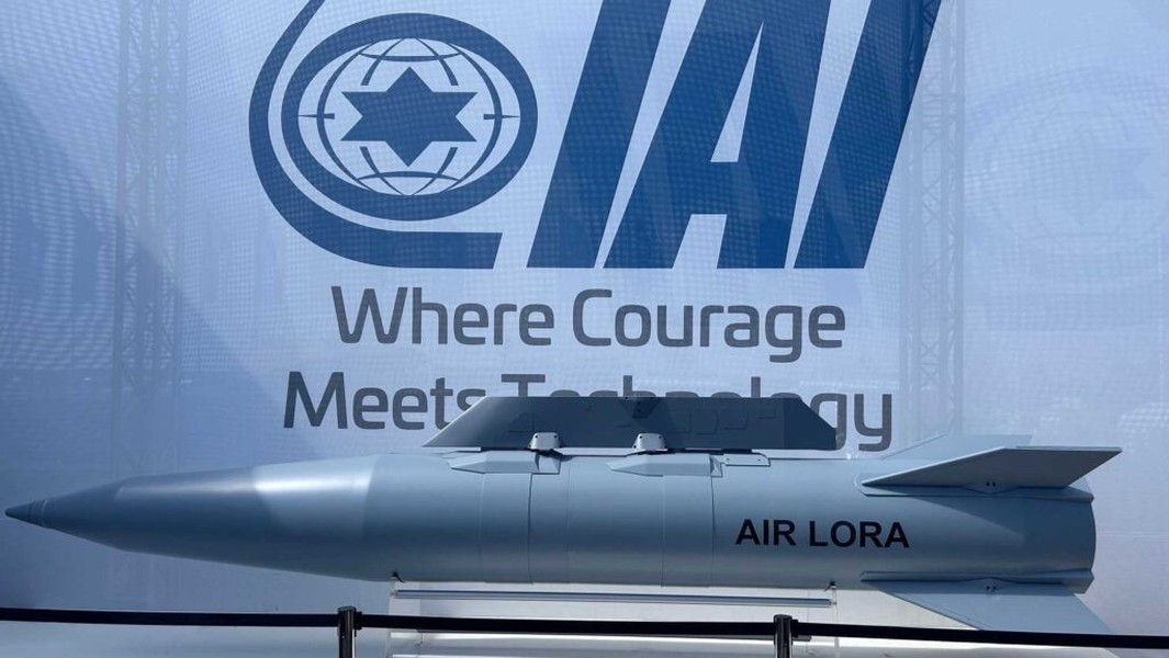 Mới đây Tập đoàn Công nghiệp Hàng không Israel (Israel Aerospace Industries - IAI) bên lề Triển lãm hàng không ILA diễn ra ở Đức đã giới thiệu phiên bản mới của tên lửa đạn đạo phóng từ trên không LORA có tên gọi Air LORA.