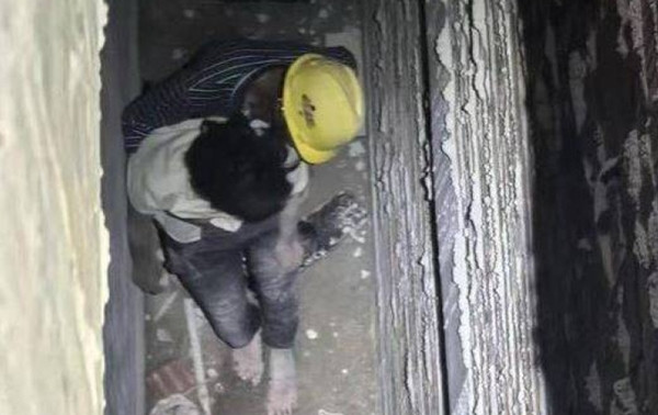 Theo lời kể của Dư Tiểu Mai, khi rơi xuống giếng và sắp sửa buông xuôi, cô liên tục nghĩ tới con trai mình, người cô yêu thương nhất. Hình ảnh con trai khiến ý chí sống sót yếu ớt bùng cháy trở lại. "Tôi không thể để con trai mình phải buồn", Dư Tiểu Mai chia sẻ trong nước mắt.