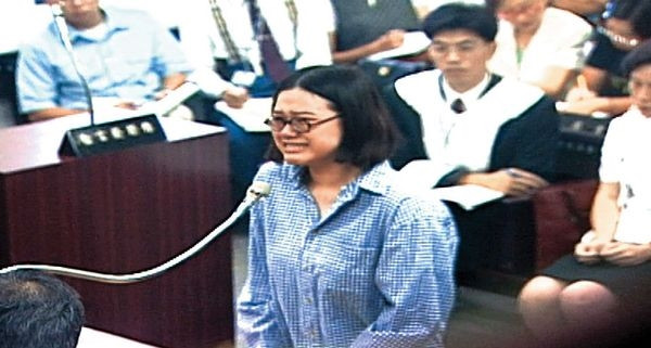 Câu chuyện tình tay ba bi kịch giữa Hồng, Hứa và một đàn anh tiến sĩ họ Tăng đã đẩy Hồng đến việc giết người, rồi tạo hiện trường giả để che đậy tội ác.