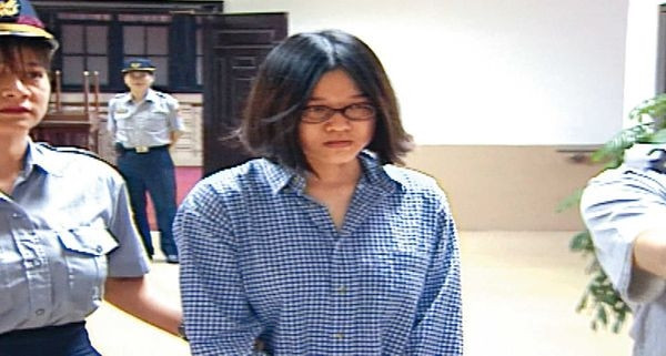 Điều tra các mối quan hệ, cảnh sát phát hiện Hứa Gia Chân và Hồng Hiểu Tuệ vốn là bạn thân nhưng lại cùng phải lòng một đàn anh họ Tăng. Hứa chủ động theo đuổi đàn anh dù biết anh đã có bạn gái.