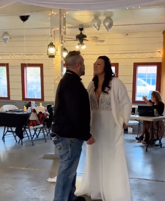 Dù sự kiện để lại nỗi buồn khó quên, Kalina và Shane vẫn bước qua thử thách này, khẳng định tình yêu và sự gắn kết bền chặt. Với họ, đám cưới không phải là những con số hay sự náo nhiệt, mà là khoảnh khắc cả hai chính thức thuộc về nhau.