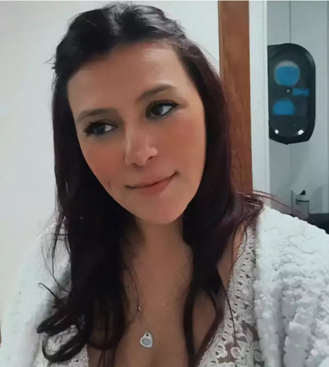 Khi câu chuyện đám cưới không khách mời của Kalina và Shane được chia sẻ trên mạng xã hội, rất nhiều người đã để lại lời động viên. Một số người nhấn mạnh rằng sự vắng mặt của các khách mời không đáng để cặp đôi bận tâm, bởi điều quan trọng nhất là họ đã có nhau.