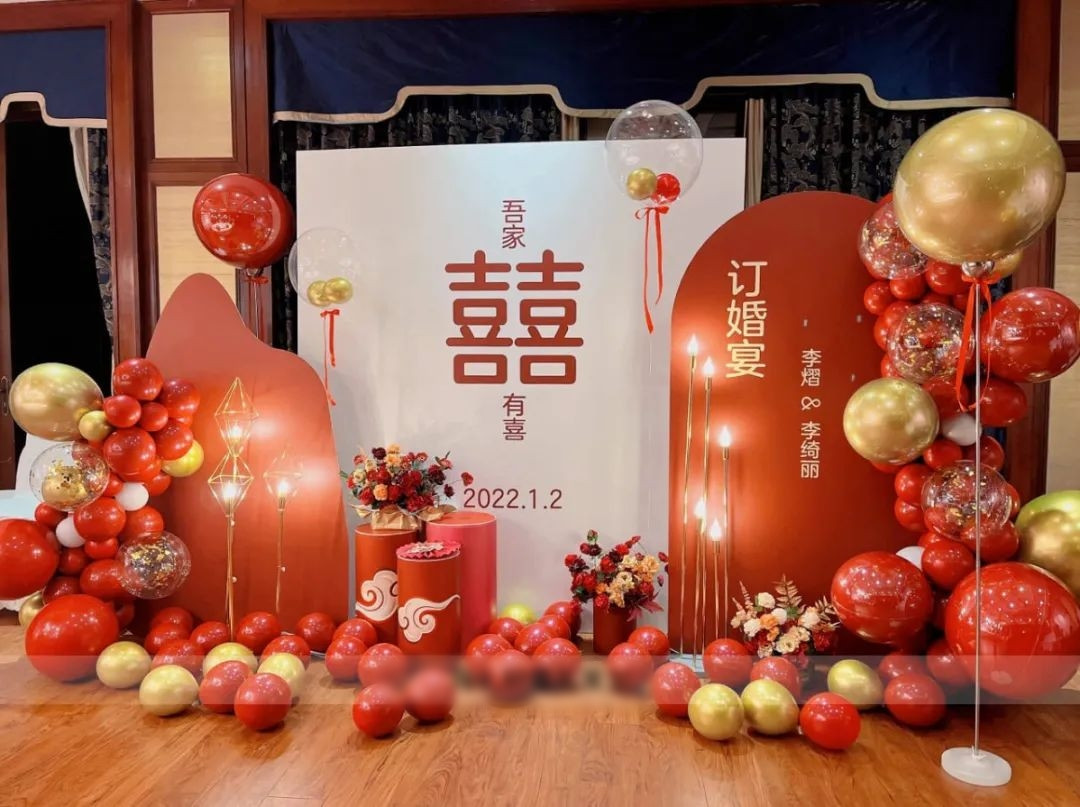 Một vụ lừa đảo tiền sính lễ tinh vi vừa được phát hiện tại thành phố Tân Mật, thị Trịnh Châu, tỉnh Hà Nam, Trung Quốc. Một người đàn ông họ Triệu bị lừa mất khoảng 110.000 nhân dân tệ (tương đương 390 triệu đồng) trong quá trình hẹn hò mai mối và đính hôn. Sau khi báo cảnh sát, anh Triệu mới biết rằng đối tượng mà anh được mai mối và toàn bộ gia đình của cô đều là giả mạo. (Ảnh: Sina, QQ, Sohu, 163)