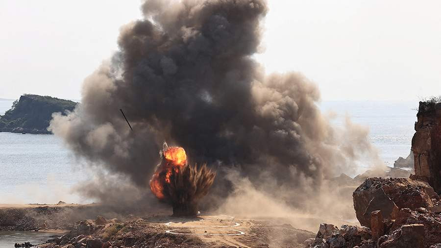 Nga đã không ngần ngại thắt chặt quan hệ với các quốc gia bị cô lập như Triều Tiên, thể hiện qua những bước đi hợp tác quốc phòng giữa hai nước. Điều này phản ánh chiến lược của Nga: tìm kiếm sự ủng hộ từ các quốc gia bên lề chính trị quốc tế nhằm củng cố vị thế của mình trước sự bao vây của phương Tây.